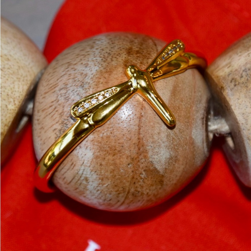 UNO de 50 Gold Dragonfly Cuff Bracelet with Crystal Wings - Picture 7 of 12